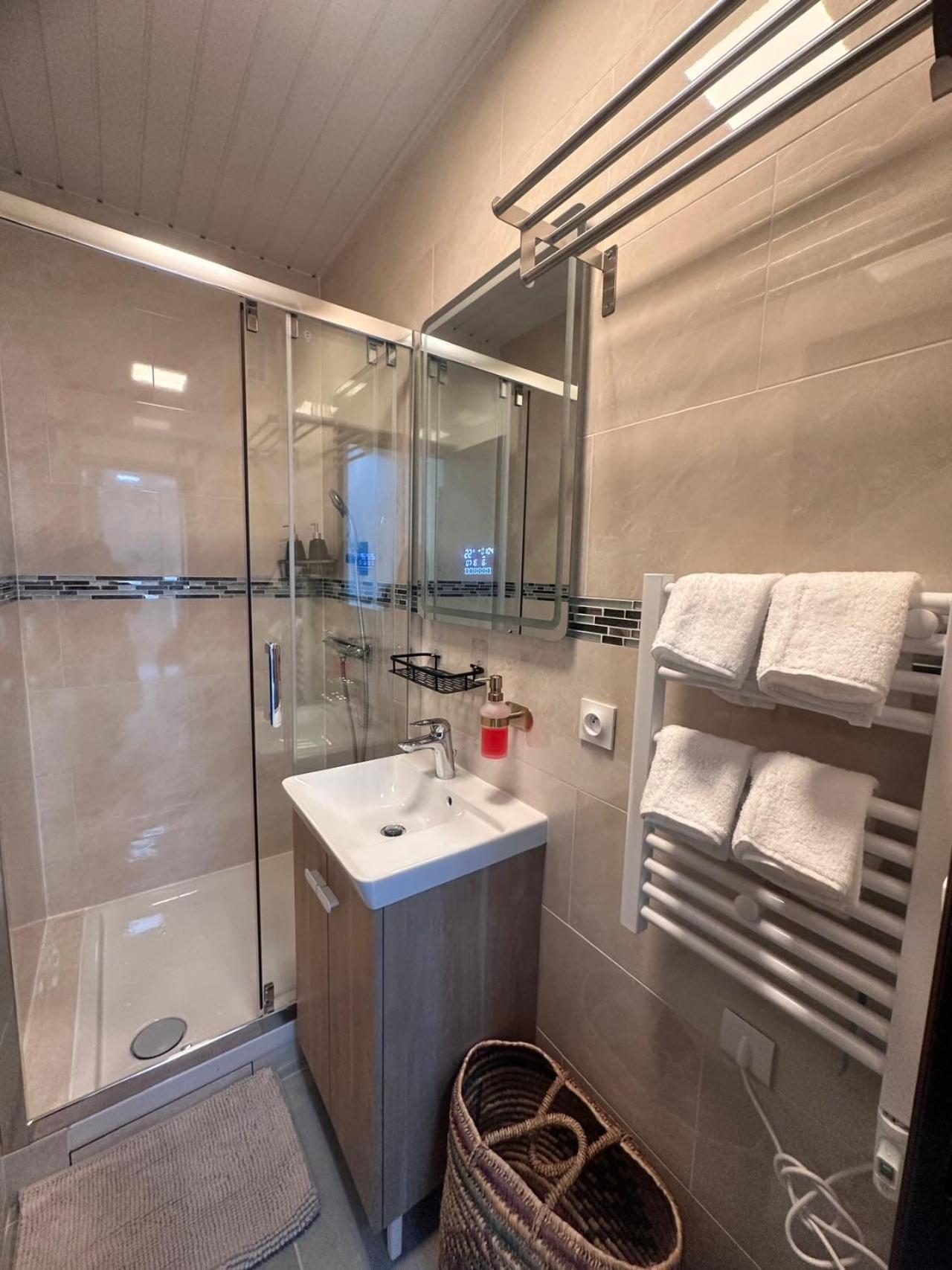 Superbe Appartement Renove Au Coeur De La Capitale パリ エクステリア 写真